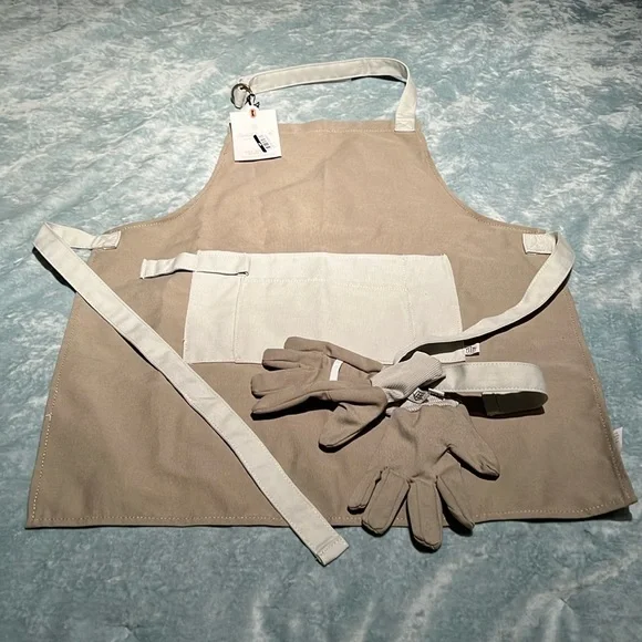 NWT Hearth & Hand kids Gardening Apron & Glove Set - Picture 1 of 5
